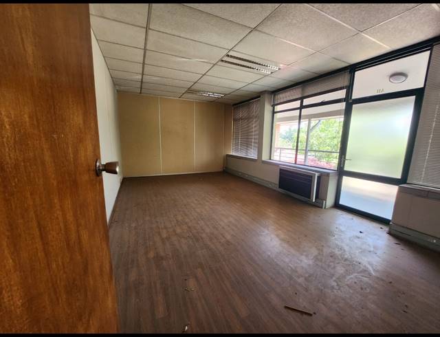 124M² OFFICE TO LET IN VORNA VALLEY